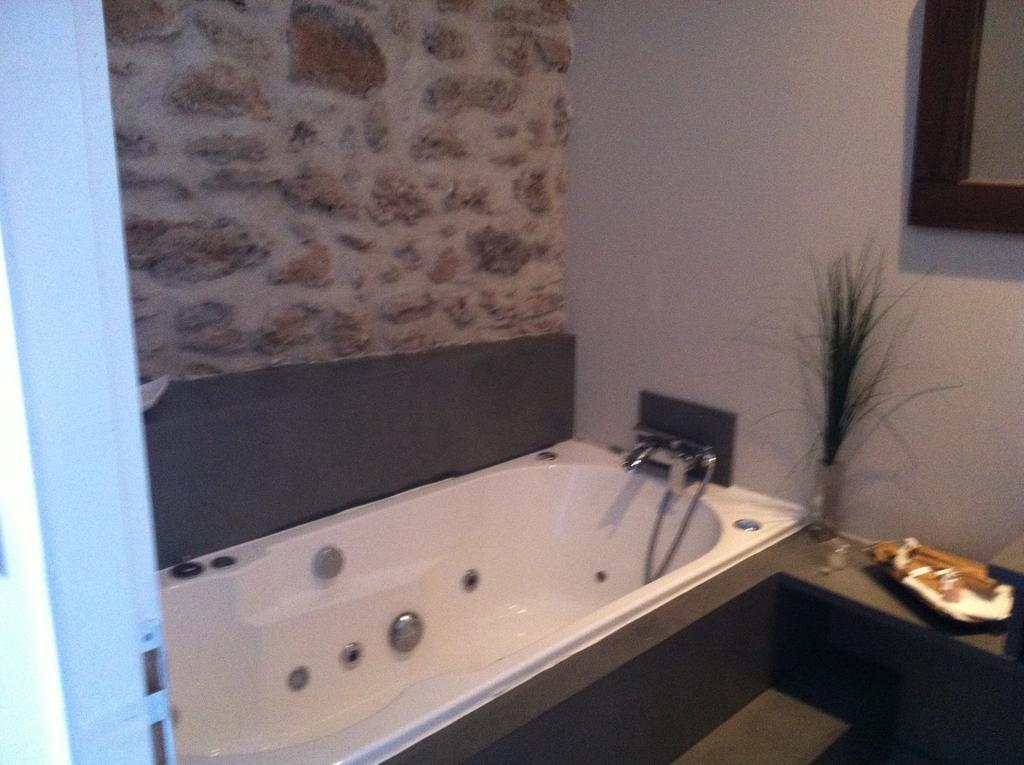 Au Paradis Cathare Fraisse-des-Corbieres Room photo