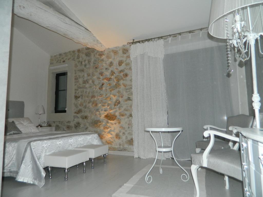 Au Paradis Cathare Fraisse-des-Corbieres Room photo